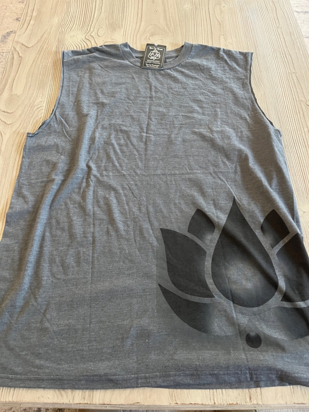 Third eye threads Men's Gray Sleeveless Tank Top Lotus Graphic Mens large NWT